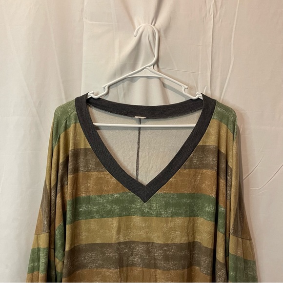 Sew In Love Women’s Distressed Striped Long Sleeve V-Neck Top Plus Size 2Xl - Picture 8 of 11